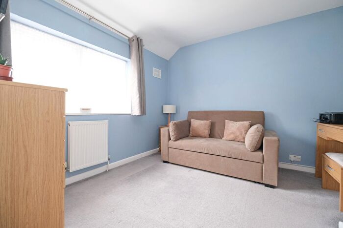 3 Bedroom End Of Terrace House For Sale In Longbury Drive, Orpington, BR5