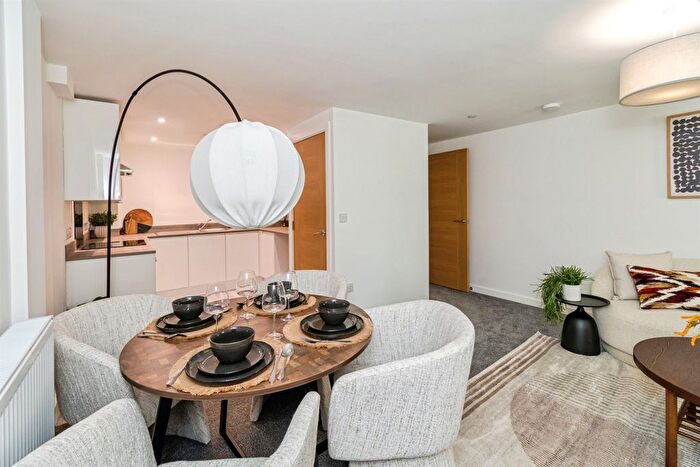 2 Bedroom Flat For Sale In Back Of The Walls, Southampton, SO14