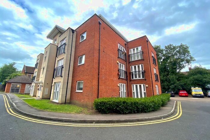2 Bedroom Flat To Rent In Bronte Close, Slough SL1