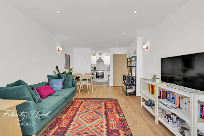 2 Bedroom Flat For Sale In Richmond Road, London, E8