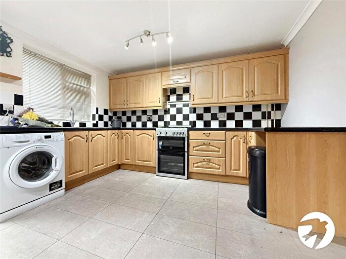 4 Bedroom Town House To Rent In Kingston Crescent, Chatham, ME5