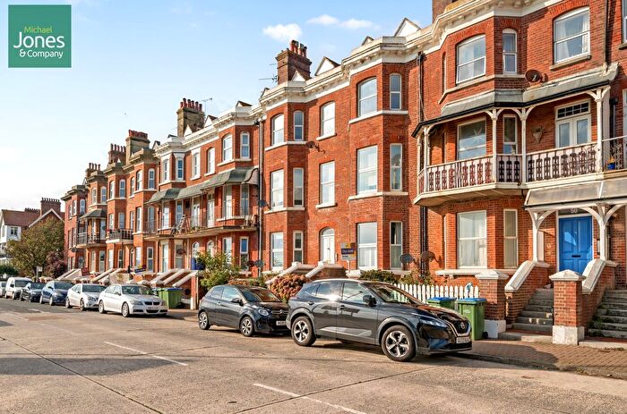 1 Bedroom Flat To Rent In South Terrace, Littlehampton, West Sussex, BN17