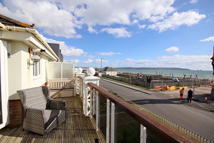 1 Bedroom Flat For Sale In Hurst Road, Milford On Sea, SO41