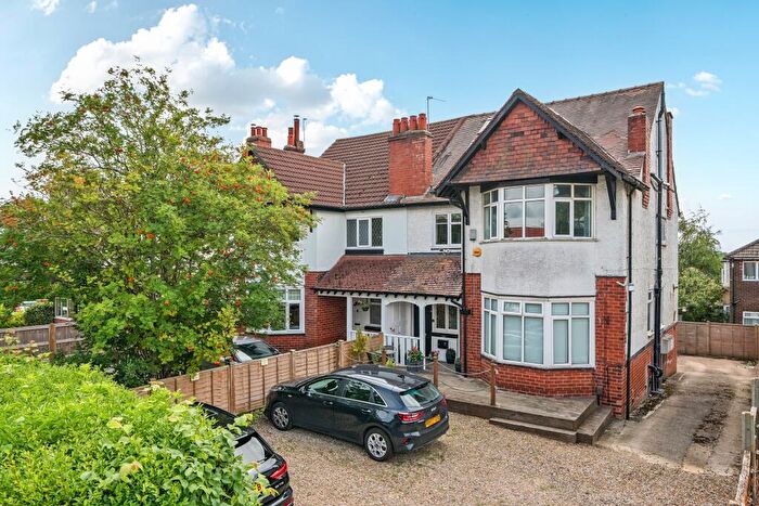 3 Bedroom Duplex For Sale In Street Lane, Roundhay, Leeds, LS8