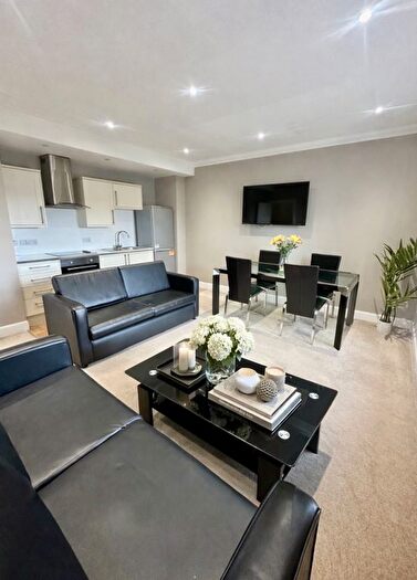 2 Bedroom Flat To Rent In Black Street, Dundee, DD2