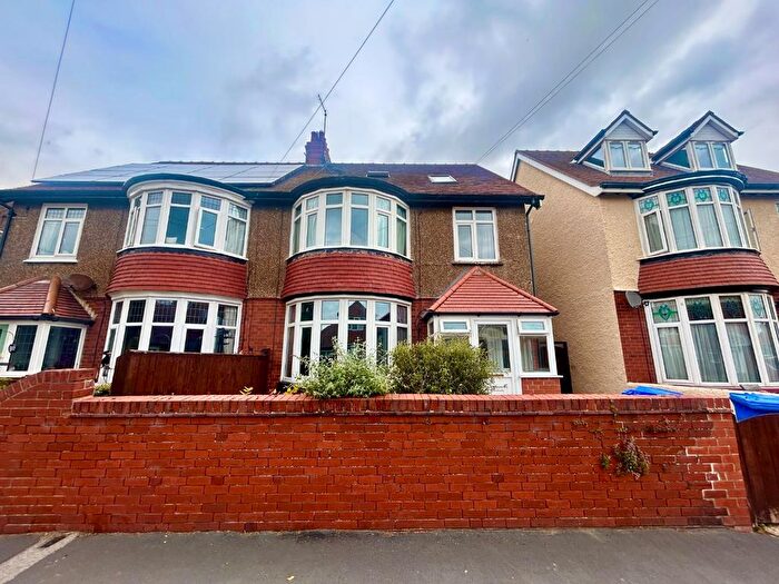 5 Bedroom Semi-Detached House To Rent In Bed Semi-Detached House, Lamplugh Road, Bridlington, YO15