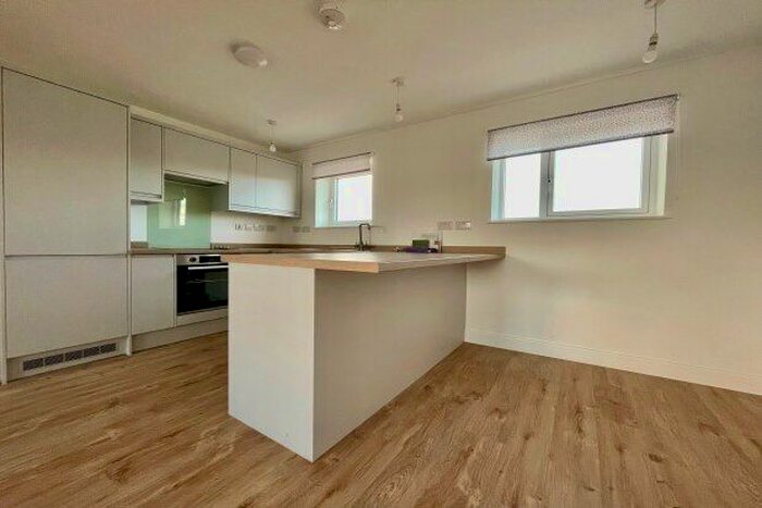 2 Bedroom Flat To Rent In Canterbury Street, Gillingham, ME7