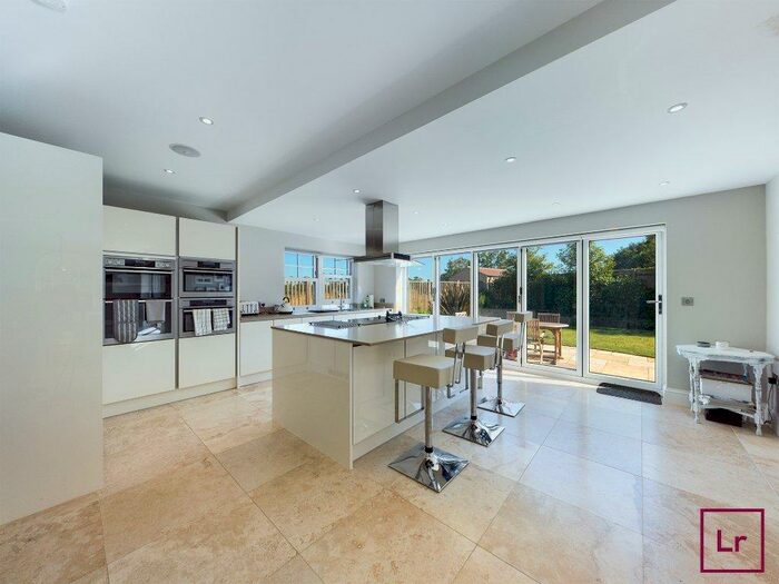 5 Bedroom Detached House To Rent In Dorneywood Close, Burnham, Slough, SL1