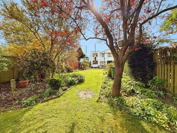 4 Bedroom Semi Detached House For Sale In Kineton Lane, Hockley Heath, Solihull, B94