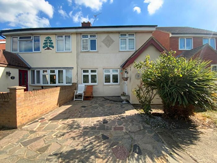 4 Bedroom Semi-Detached House For Sale In Chafford Walk, Rainham, RM13