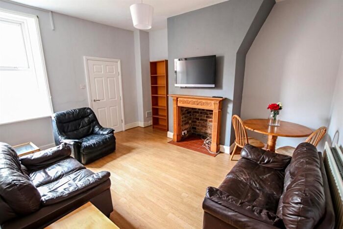 3 Bedroom Flat To Rent In £pppw - Mayfair Road, West Jesmond, NE2