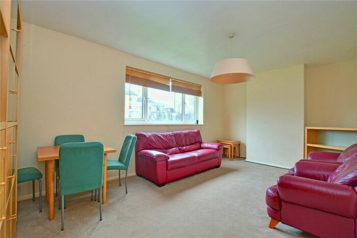 2 Bedroom Flat To Rent In Paynell Court, Lawn Terrace, Blackheath, SE3