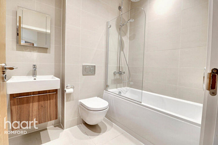 1 Bedroom Apartment For Sale In Scimitar House, RM1