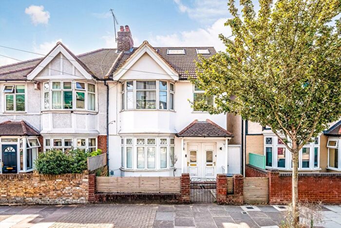 1 Bedroom Flat To Rent In Whitton Road, Twickenham, TW2