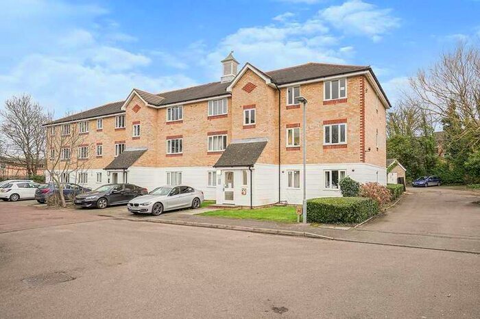 2 Bedroom Apartment To Rent In Chipstead Close, Sutton, SM2