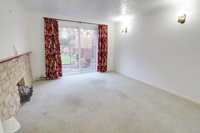 2 Bedroom Detached Bungalow To Rent In Brookside Crescent, Cuffley, EN6