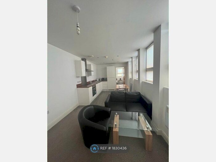 2 Bedroom Flat To Rent In Benbow Street, Sale, M33