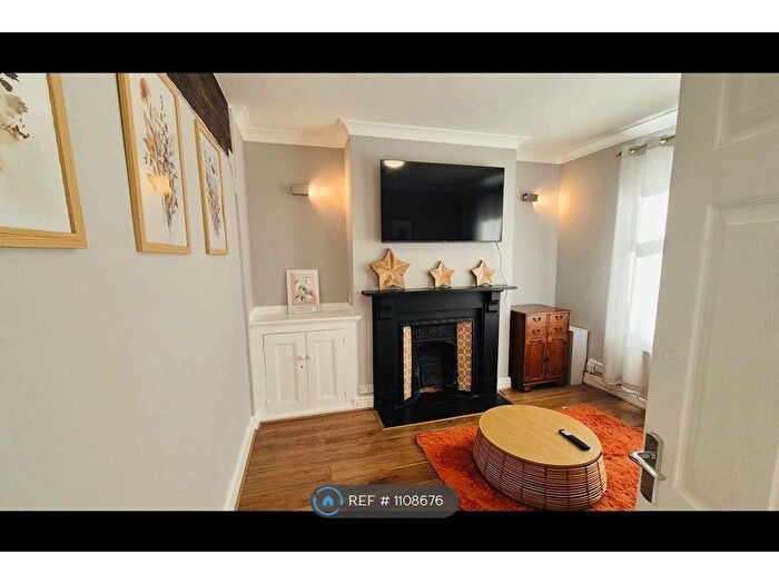 4 Bedroom Terraced House To Rent In Princes Street, Kettering, NN16