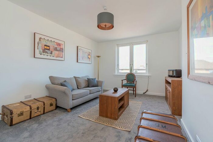 3 Bedroom Flat To Rent In Spittalfield Crescent, Inverkeithing, KY11