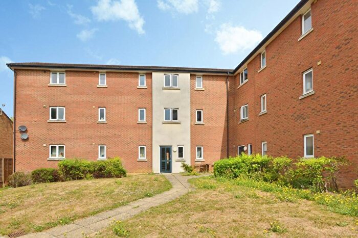 2 Bedroom Flat For Sale In Hutton Avenue, Oldbrook, Milton Keynes, Buckinghamshire, MK6
