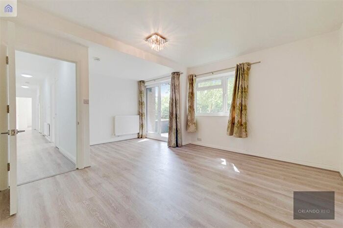 4 Bedroom Flat To Rent In Studley Road, Stockwell, SW4