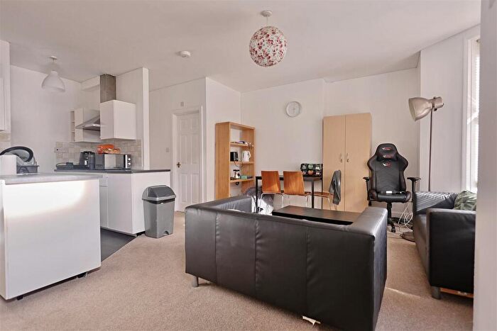 3 Bedroom Flat To Rent In Forsyth Road, Newcastle Upon Tyne, NE2