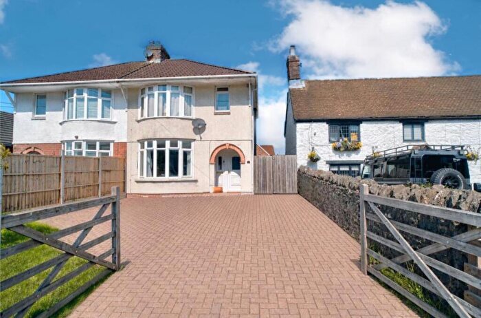 3 Bedroom Semi-Detached House For Sale In Perry's Lane, Wroughton, Swindon, SN4