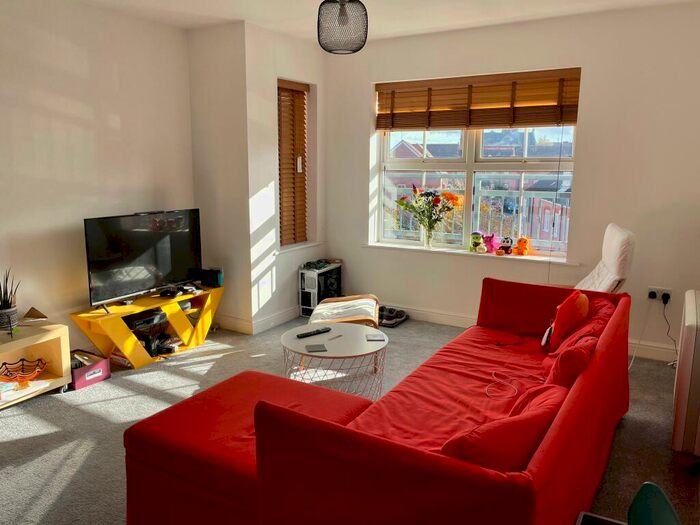 2 Bedroom Flat To Rent In Riverside Drive, Lincoln, LN5