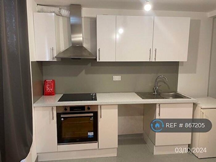 Studio To Rent In High Street, Chatham, ME4