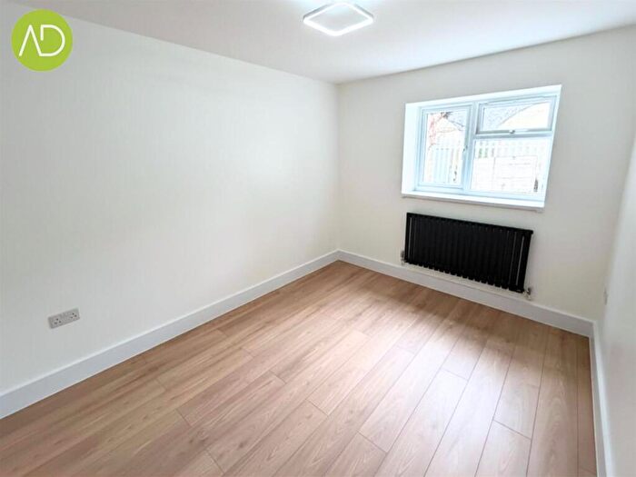 5 Bedroom Semi-Detached House To Rent In Dudley Avenue, Waltham Cross, EN8