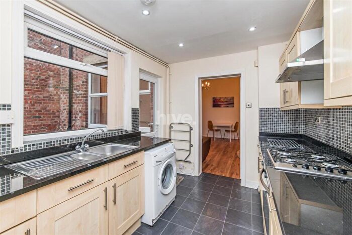 2 Bedroom Flat To Rent In Dinsdale Road, Sandyford, Newcastle Upon Tyne, NE2