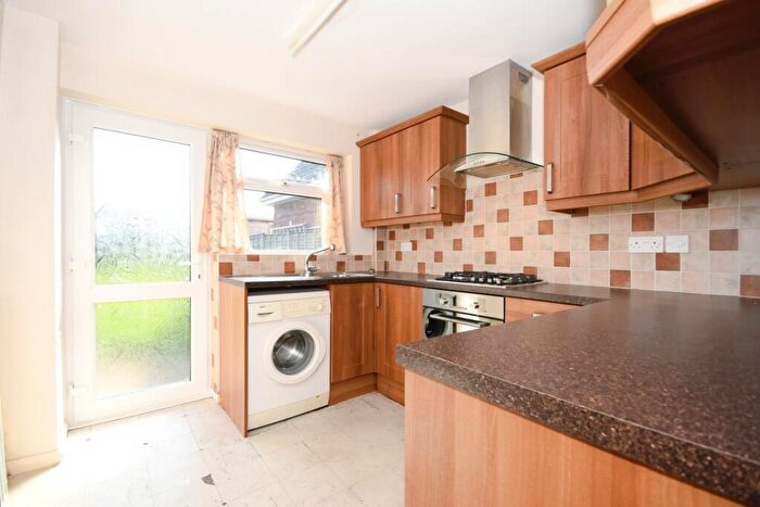 3 Bedroom Bungalow For Sale In Wolfe Close, Chesterfield, Derbyshire, S40