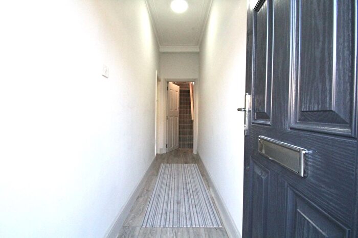 1 Bedroom Flat To Rent In Woodlands Park Road, Haringey, N15
