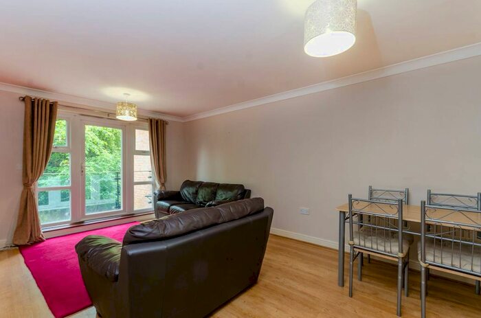 2 Bedroom Flat To Rent In Glebelands Close, Finchley, London, N12