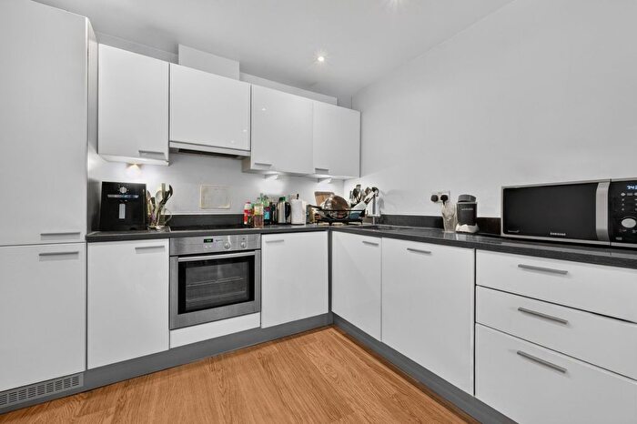 2 Bedroom Flat To Rent In Webber Street, Waterloo, SE1