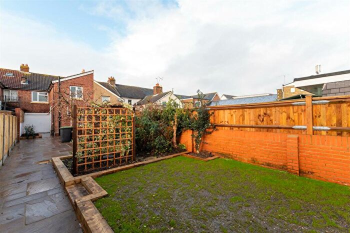 3 Bedroom House To Rent In Elm Grove, Hayling Island, PO11