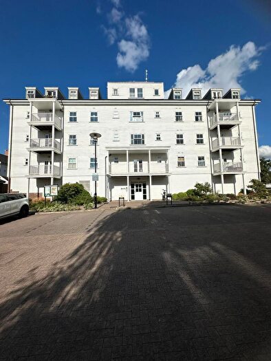 2 Bedroom Flat For Sale In Beaumont Drive, Worcester Park, KT4