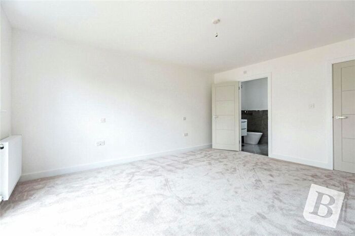 4 Bedroom Detached House For Sale In Sloane Mews, Prospect Road, Hornchurch, RM11