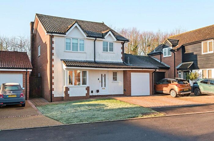 3 Bedroom Detached House For Sale In Tees Close, Valley Park, Chandler's Ford, SO53