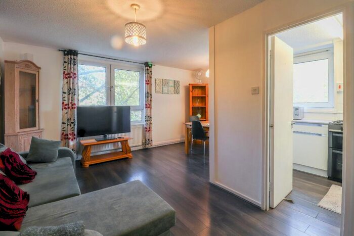 1 Bedroom Flat To Rent In Oakley Square, Camden Town, NW1