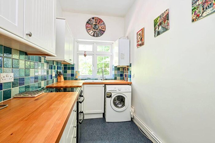 1 Bedroom Flat For Sale In Wych Hill House, Wych Hill Rise, Hook Heath, Woking, GU22