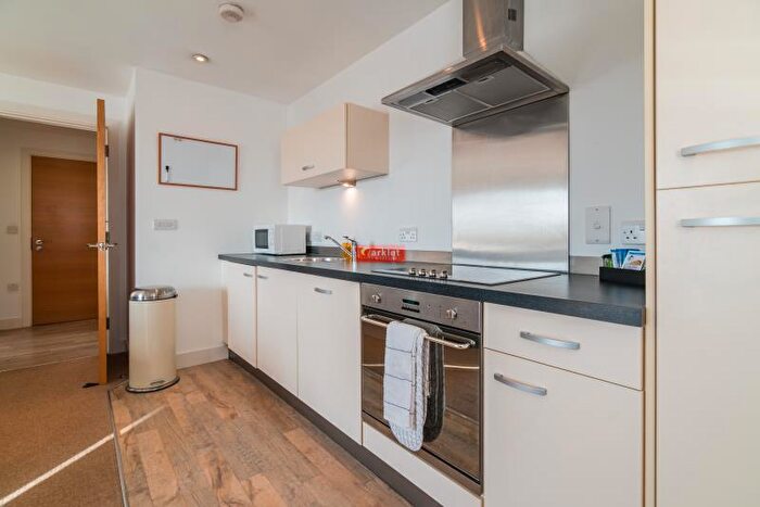 1 Bedroom Flat To Rent In Canal Wharf, Waterfront Walk, Waterfront Walk, B1