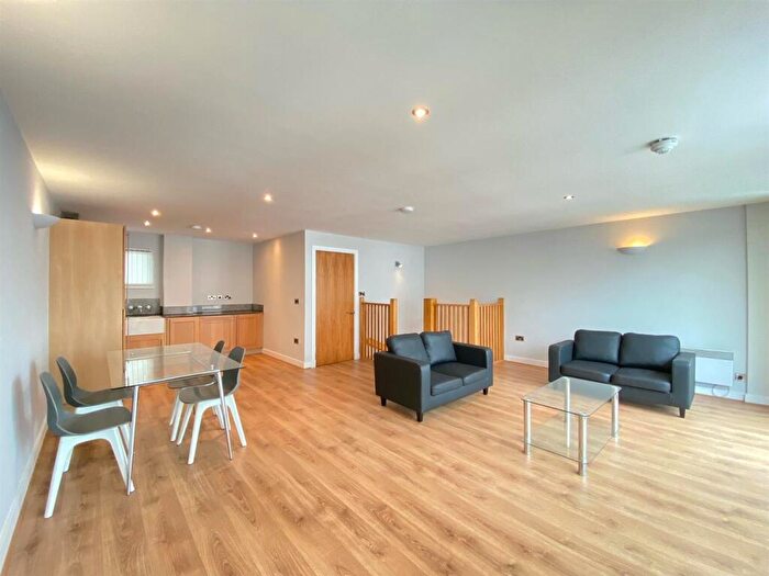 3 Bedroom Apartment To Rent In Advent House, Isaac Way, Manchester, M4
