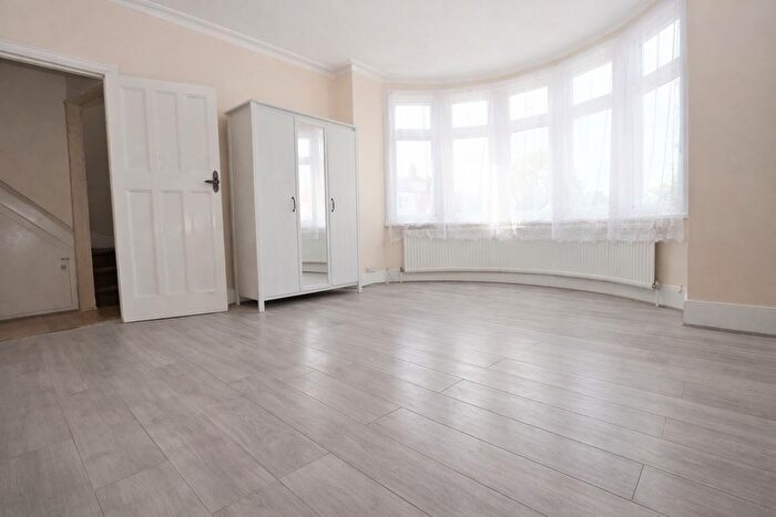 2 Bedroom Flat To Rent In Wolves Lane, London, N22