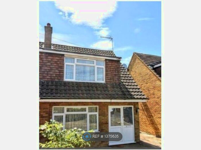 3 Bedroom Semi-Detached House To Rent In Shelley Drive, Bletchley, Milton Keynes, MK3