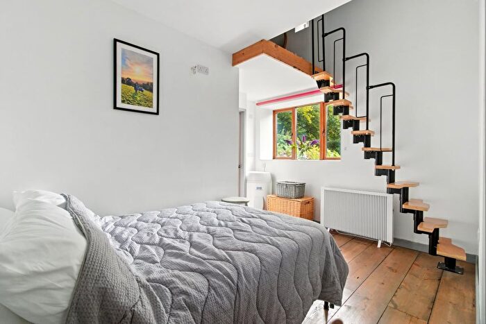 2 Bedroom Flat For Sale In Buckland Hall, Newton Abbot, TQ13