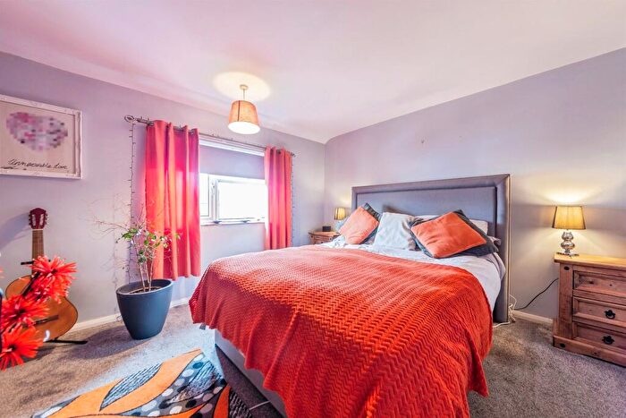 3 Bedroom End Of Terrace House For Sale In Chatsworth Road, Newark, NG24