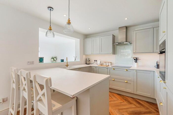 3 Bedroom End Of Terrace House For Sale In Dunster Avenue, Morden, SM4