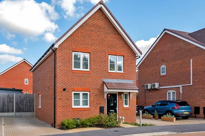 3 Bedroom Detached House For Sale In Holcombe Place, Oxford, OX44