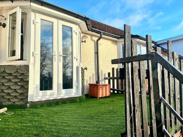 3 Bedroom Flat To Rent In Allens Croft Road, Kings Heath, B14